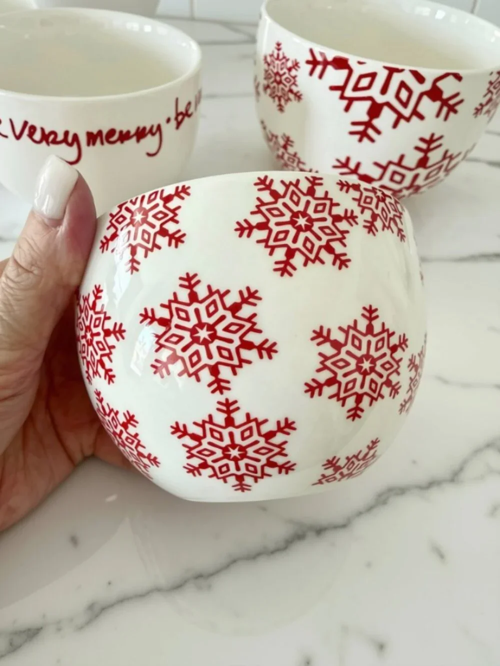 Crate & Barrel “Be Very Merry” Nesting Bowls – Set of 3